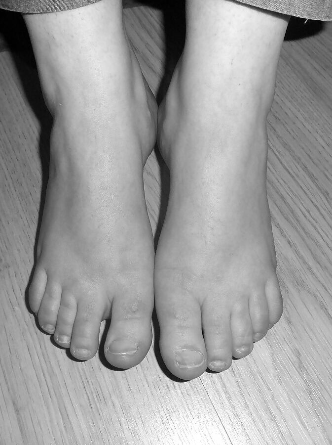 Cute lil feet for a lil MizXtrix me