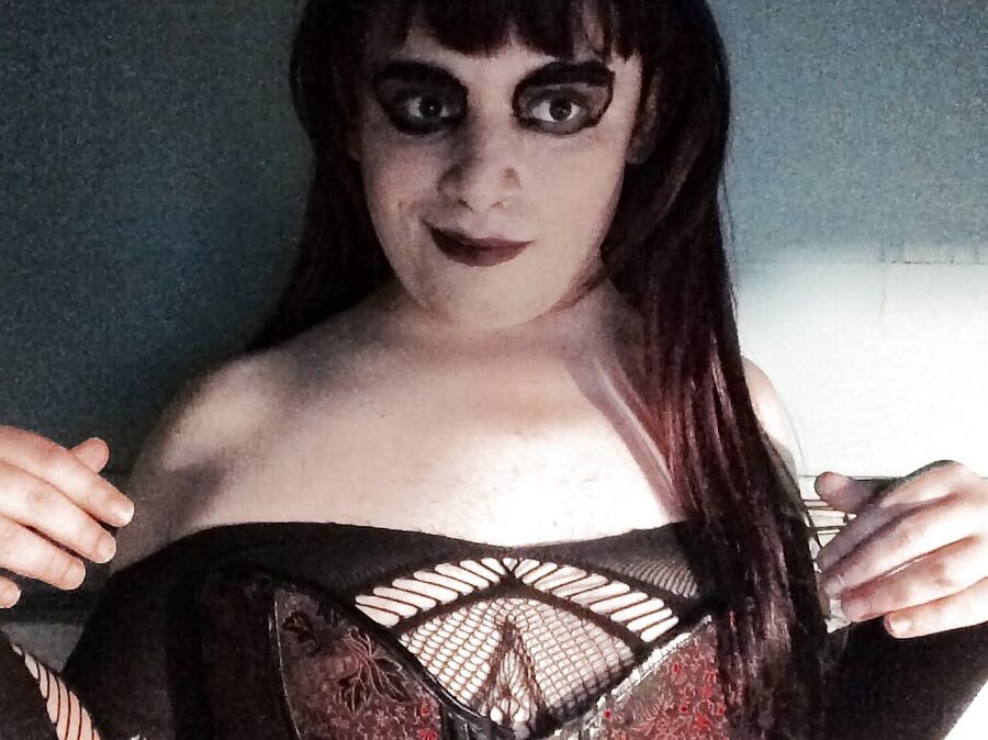 Dark Cabaret ( goth tranny)