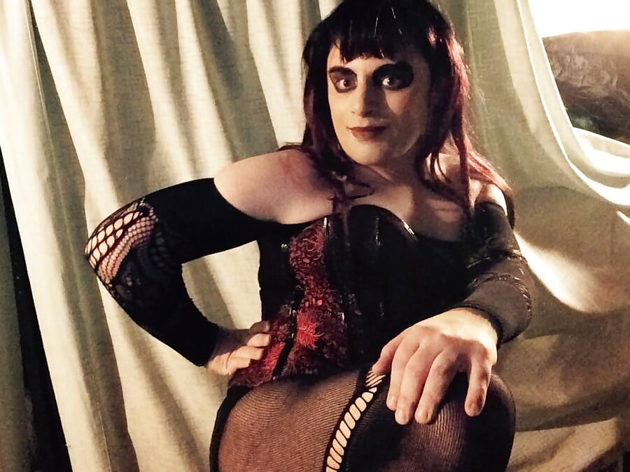 Dark Cabaret ( goth tranny)