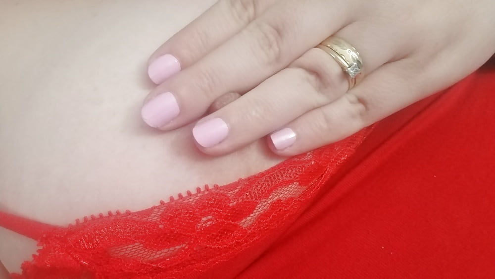 Pearls and a touch of lace... dainty as ever housewife Milf