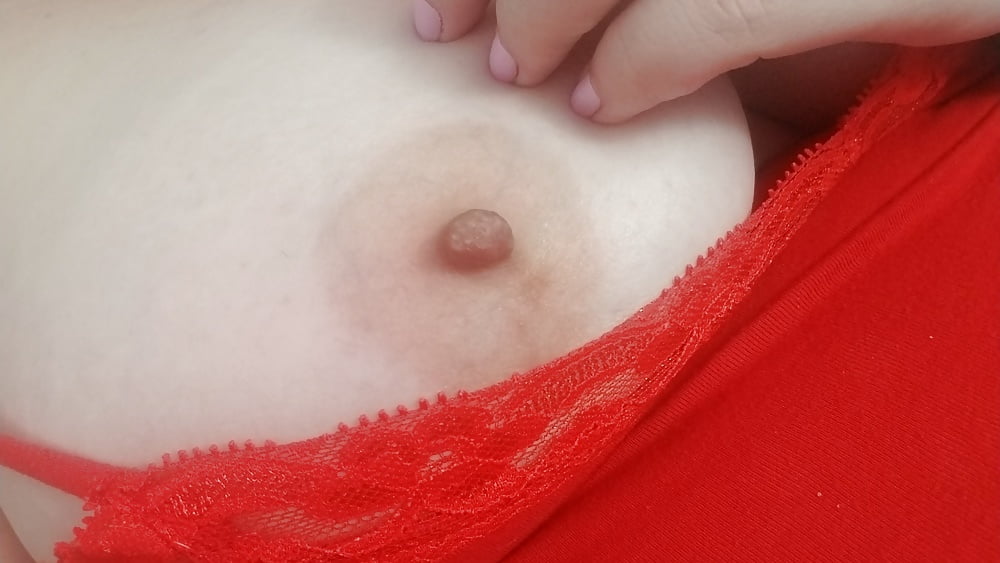 Pearls and a touch of lace... dainty as ever housewife Milf