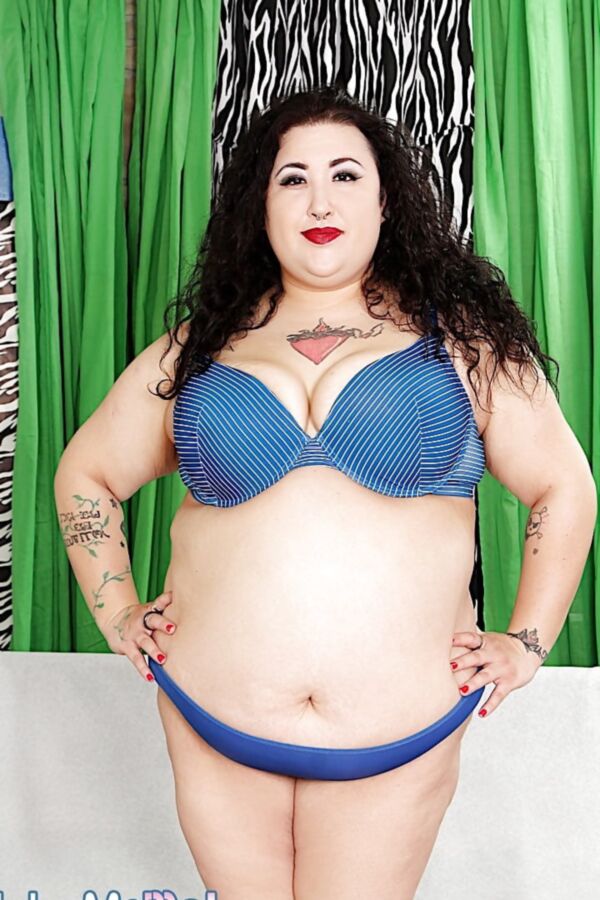 Sexy BBW Moon Baby maschinell gefickt