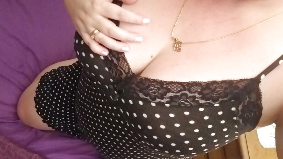 hours of fun............... bored housewife Milf