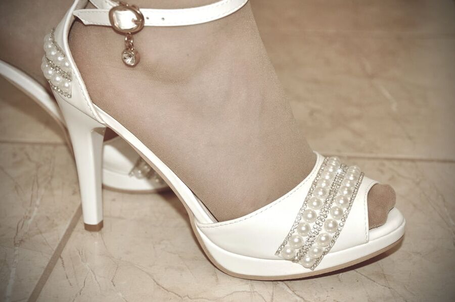 Pantyhose in white heels