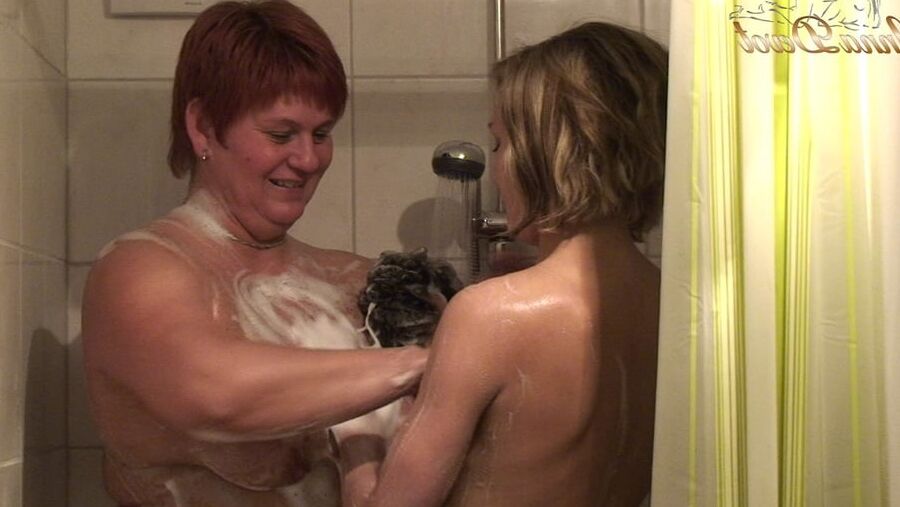 Common shower with Bi-girlfriend
