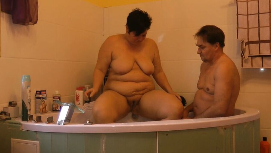 Lunchtime FUCKing in BATHTUB