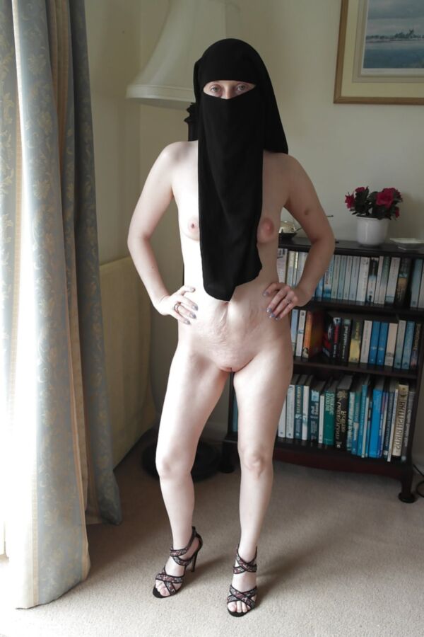 Niqab in Heels Naked
