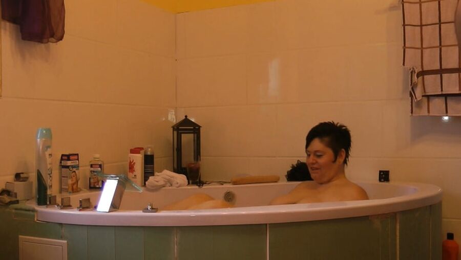 Lunchtime FUCKing in BATHTUB