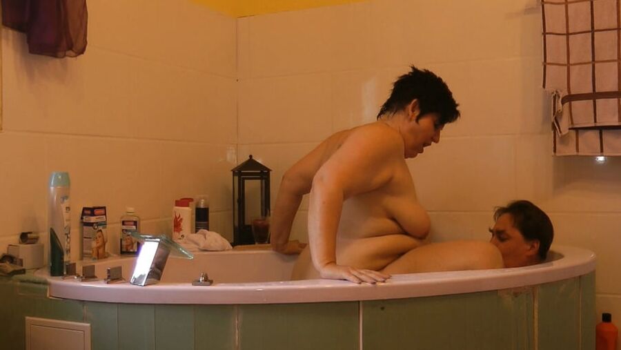 Lunchtime FUCKing in BATHTUB