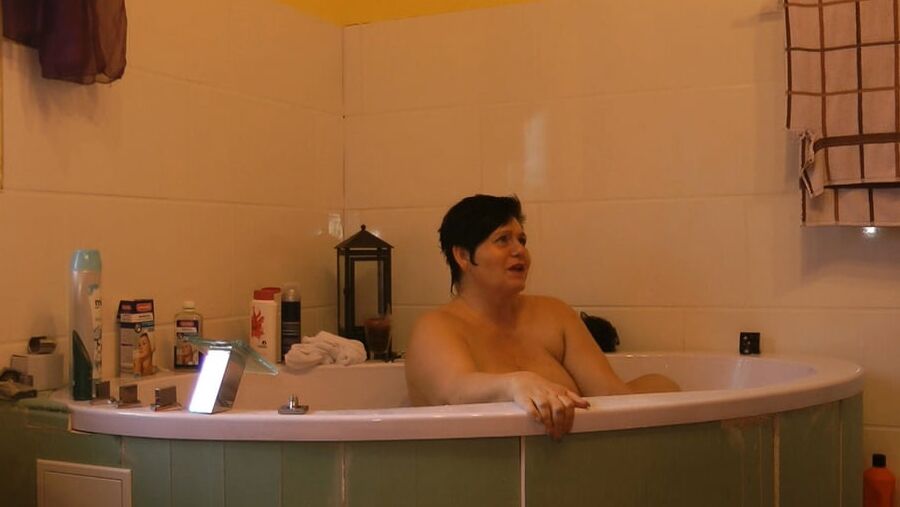 Lunchtime FUCKing in BATHTUB