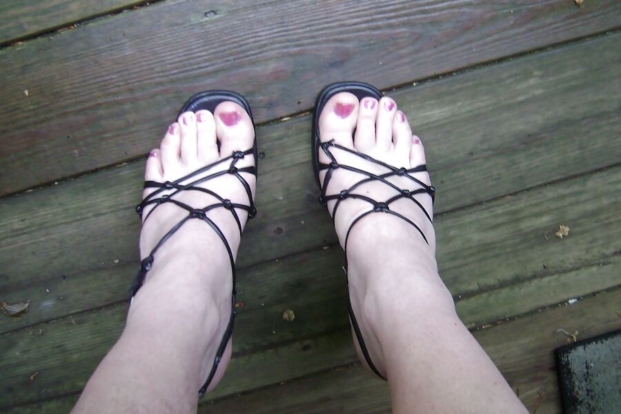 painted toes