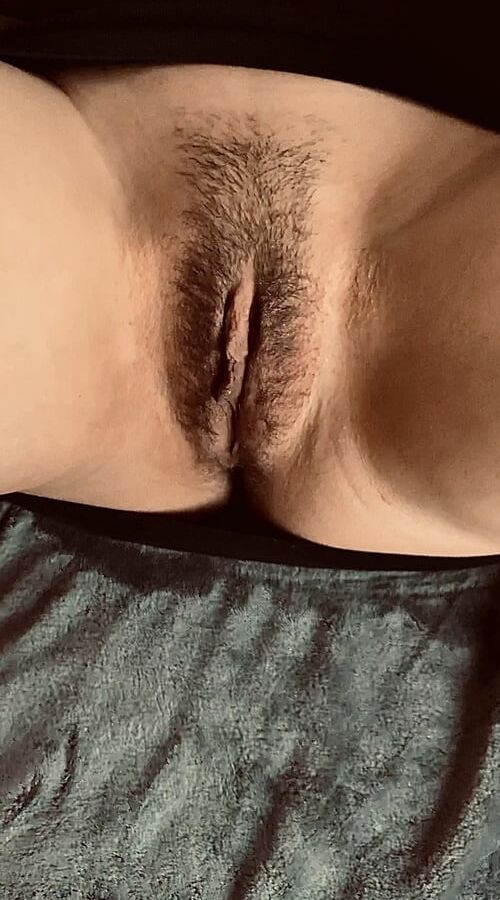 Hot wife hairy pussy