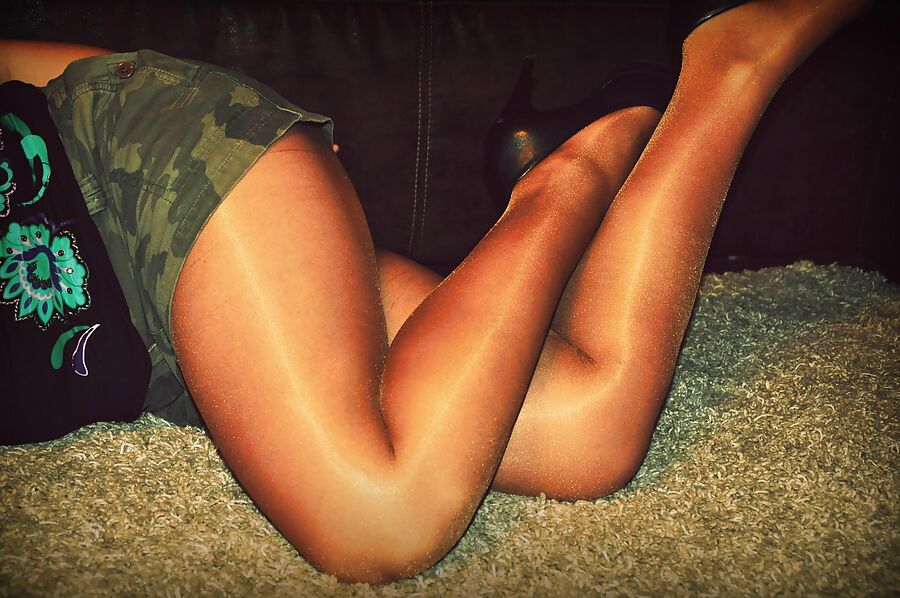 my girlfriend&;s shiny legs