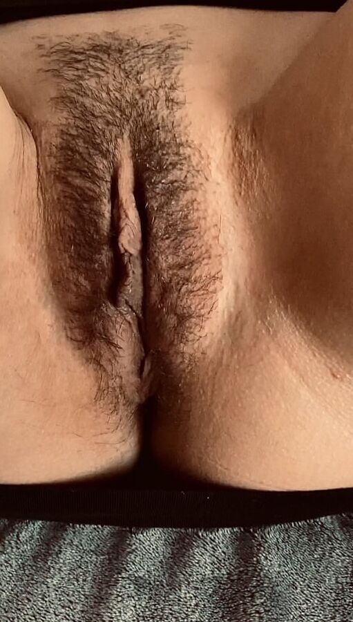 Hot wife hairy pussy