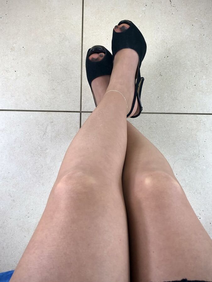 Giada Feet and Heels for a Night at The Club