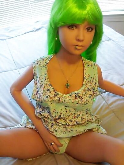 Nina&;s green dress