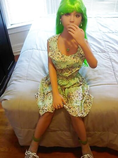 Nina&;s green dress