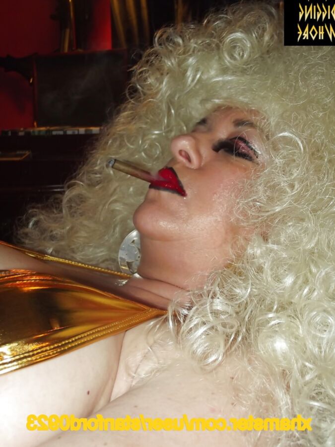 GOLD DIGGING WHORE PT