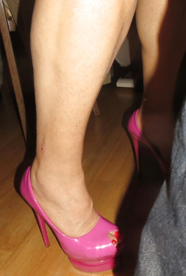 my wifes pink heels