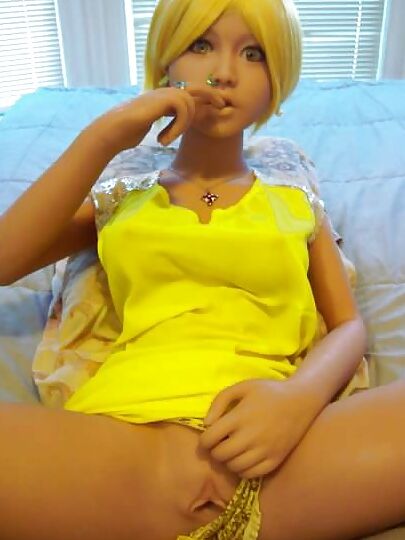 Nina&;s yellow dress