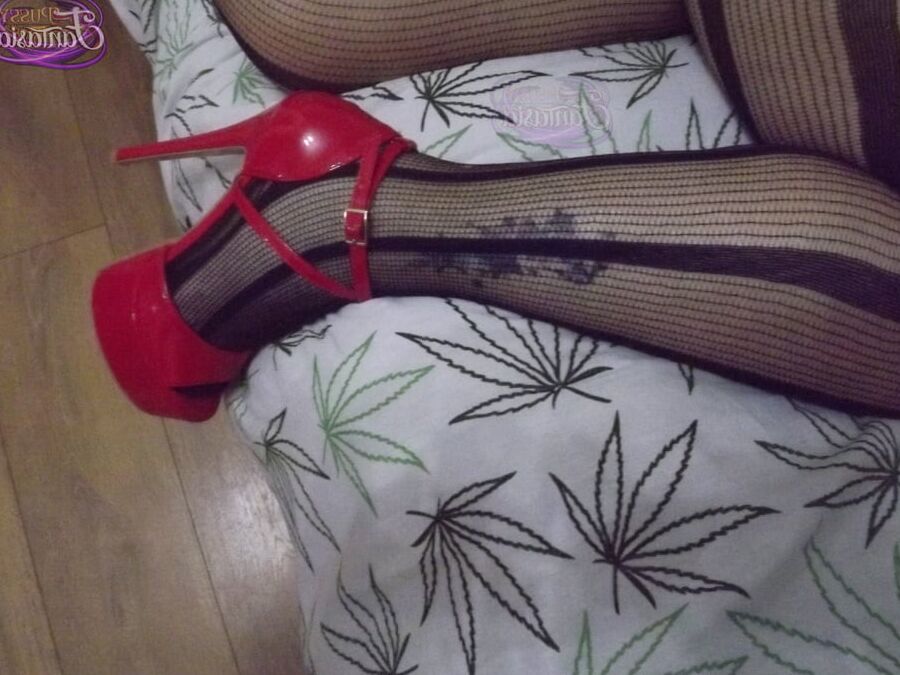 Red PVC heels in black