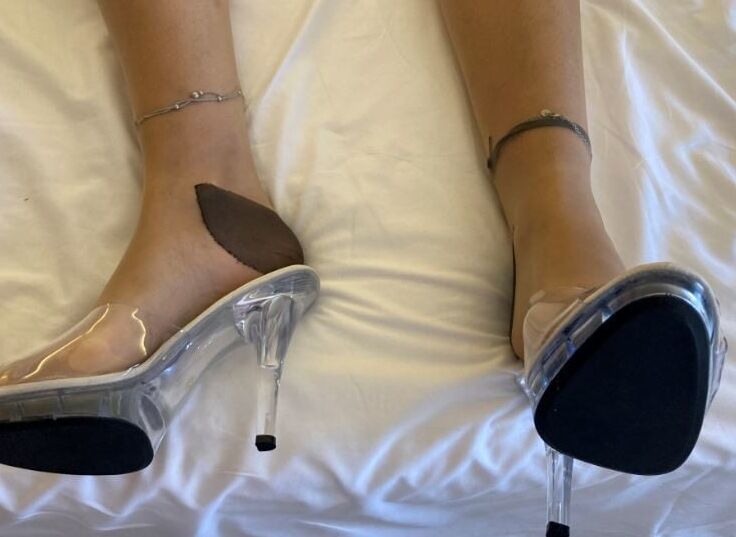 Nylons, clear heels and cum on shoes