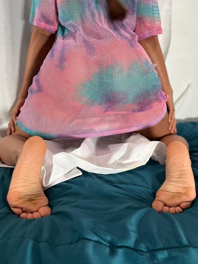 Toes And Butt In Fishnets
