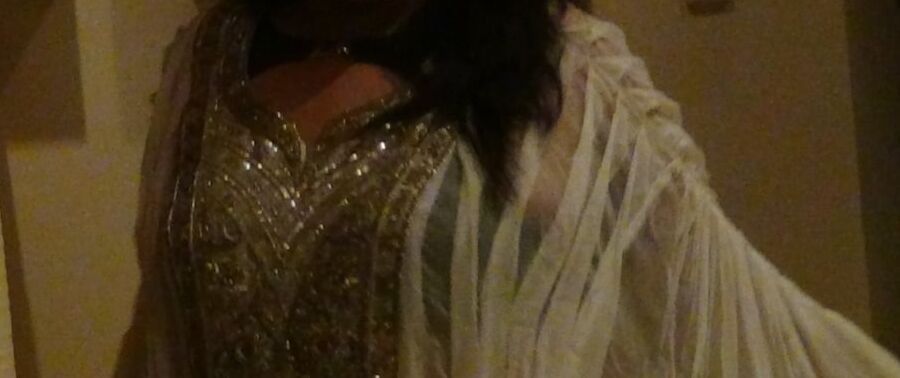 Love in sexy arabian gown