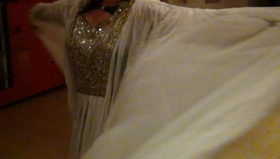 Love in sexy arabian gown