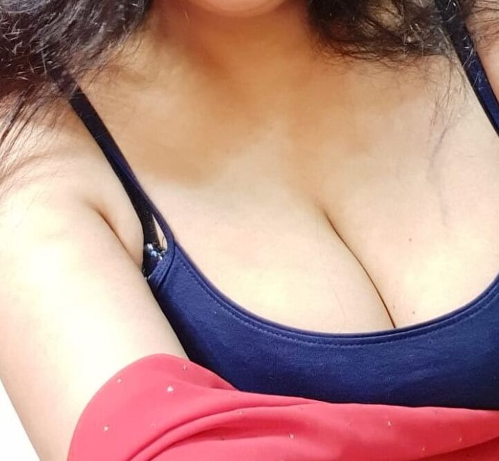 Love in dotted red saree with my glass dildo