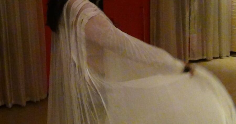 Love in sexy arabian gown