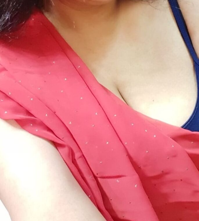 Love in dotted red saree with my glass dildo