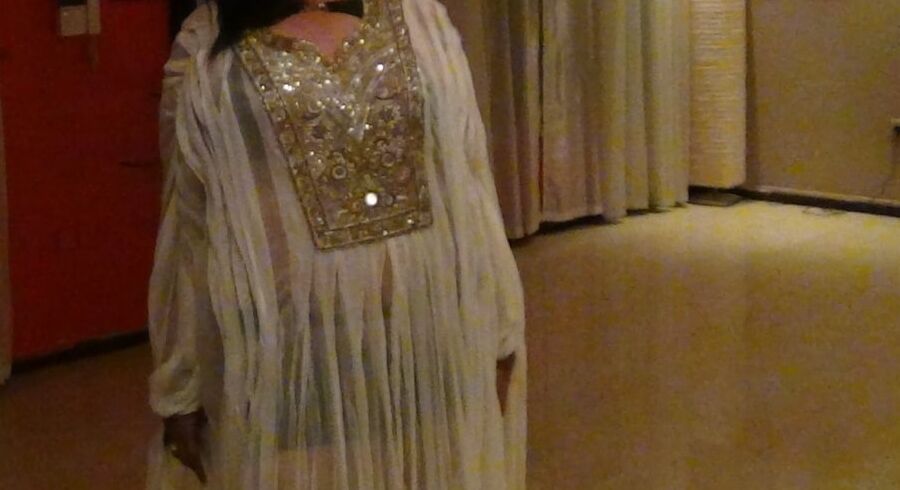 Love in sexy arabian gown