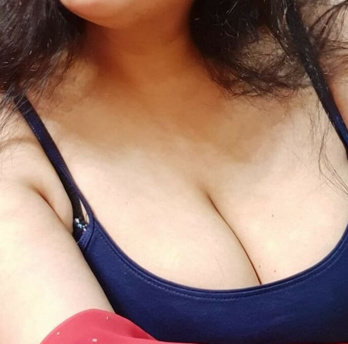 Love in dotted red saree with my glass dildo