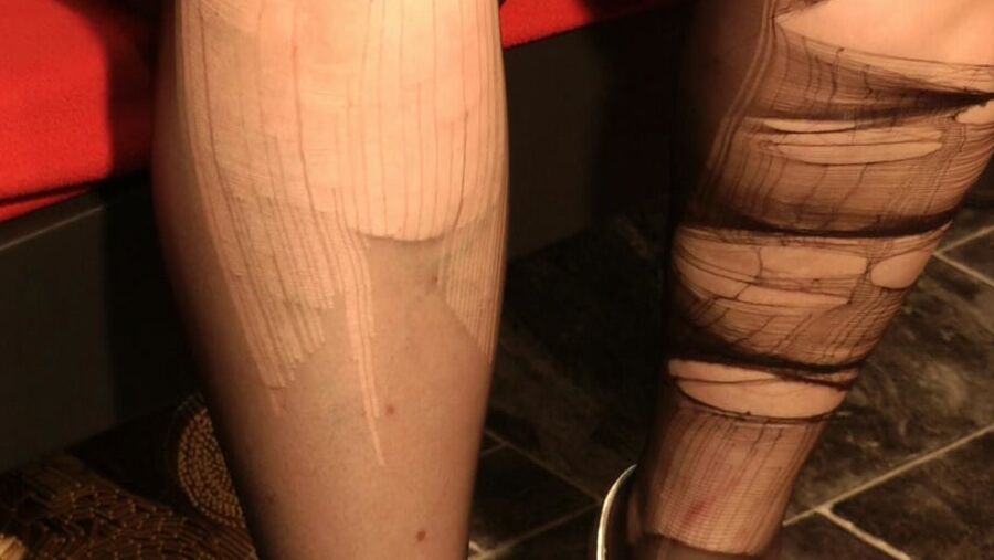 I hate ladders: (- Pantyhose destroyed :)