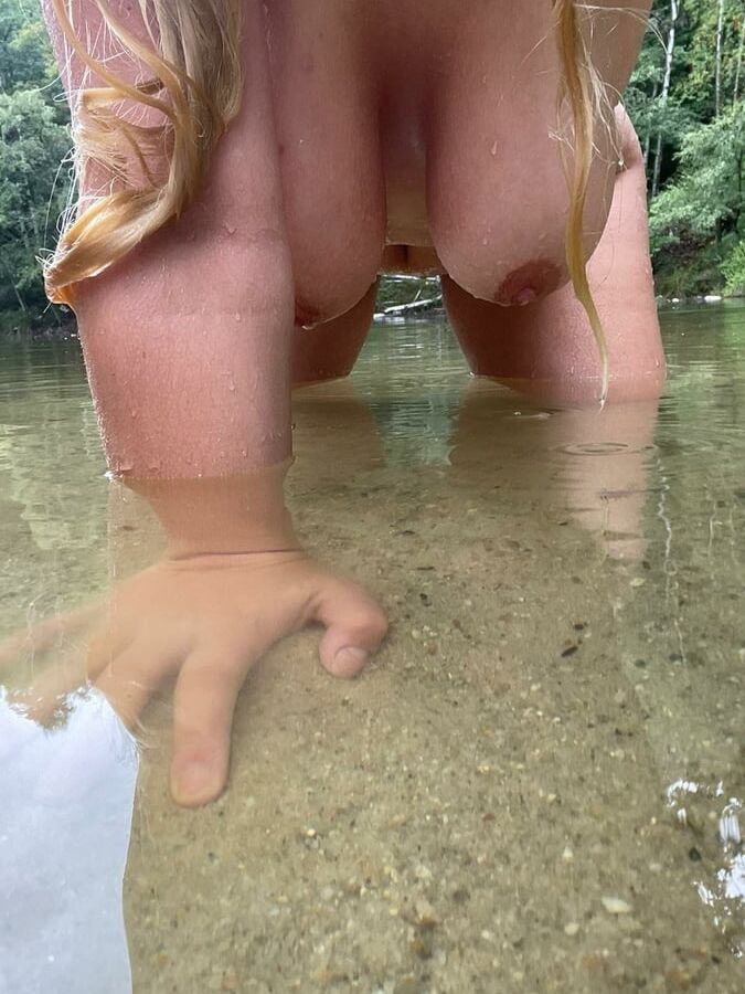 Xisca Bond im See