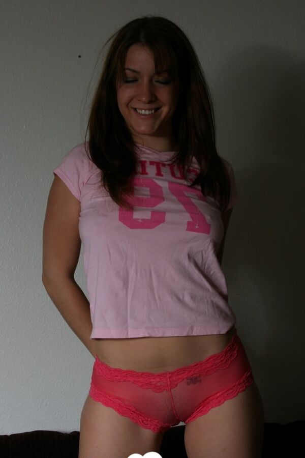 Pretty girl provides a nice view of herself