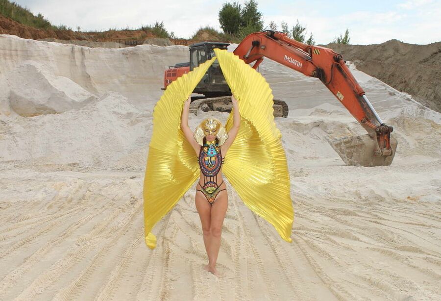 Queen of Excavators