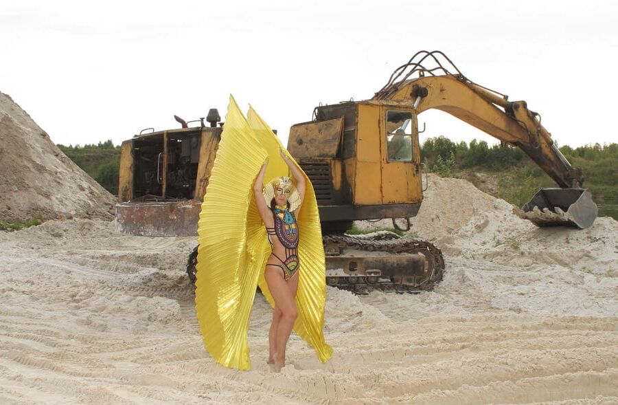 Queen of Excavators