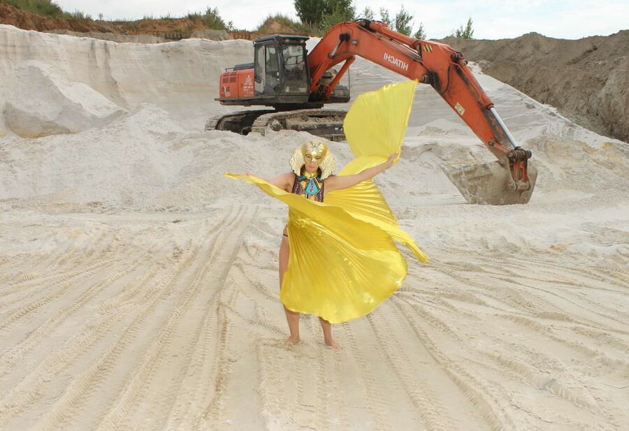 Queen of Excavators