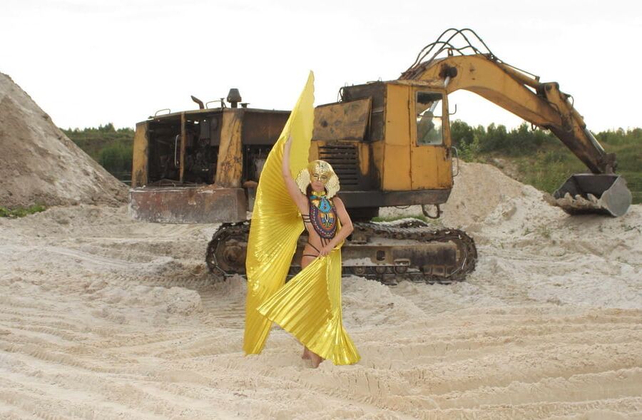 Queen of Excavators