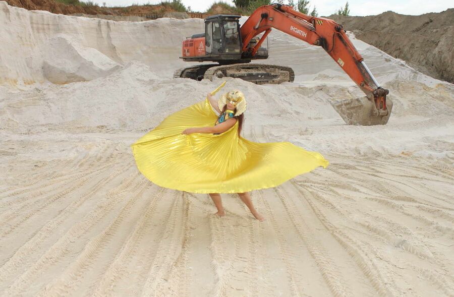Queen of Excavators