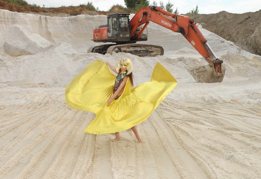 Queen of Excavators