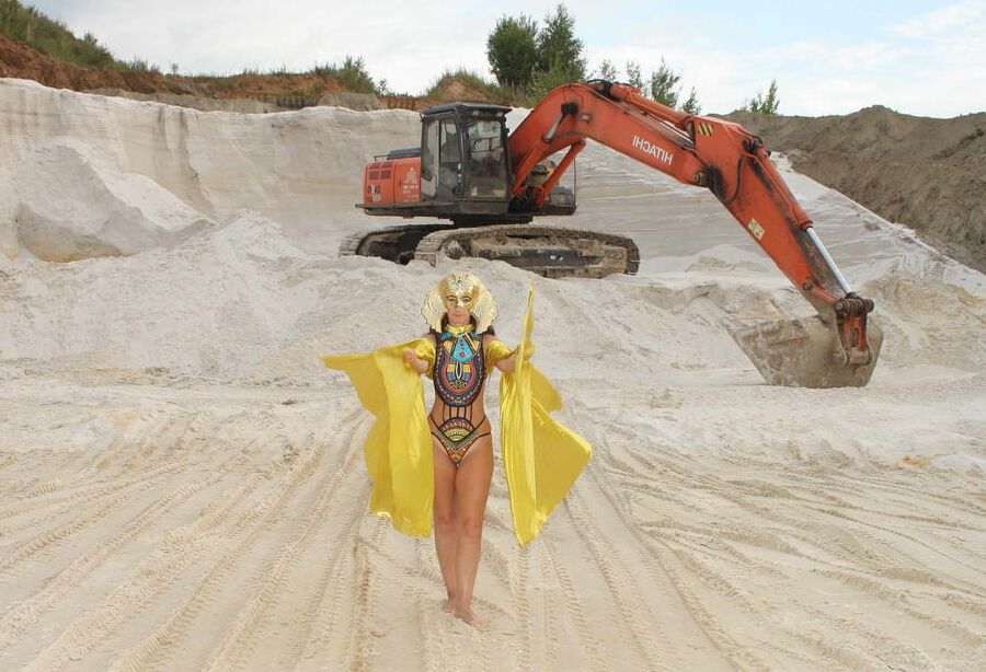 Queen of Excavators