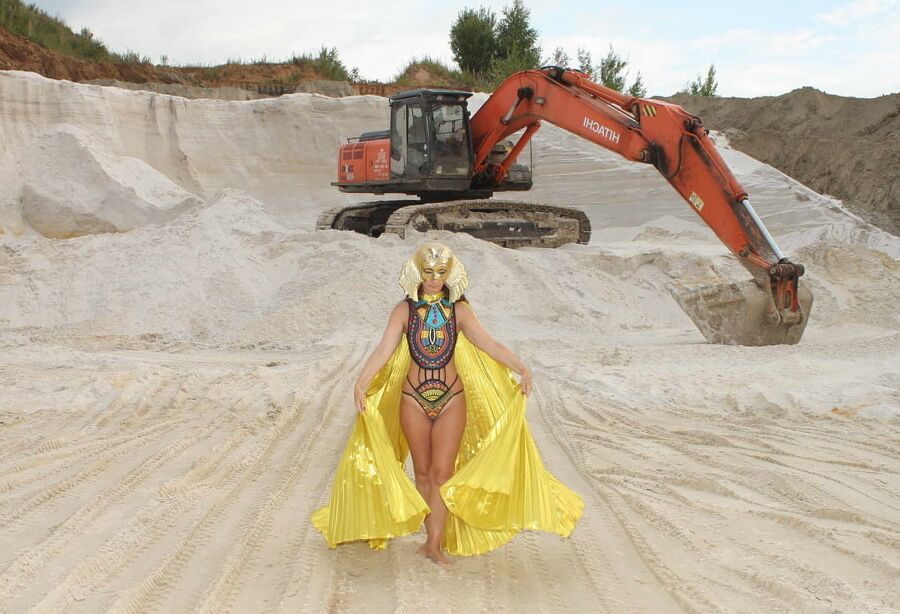 Queen of Excavators