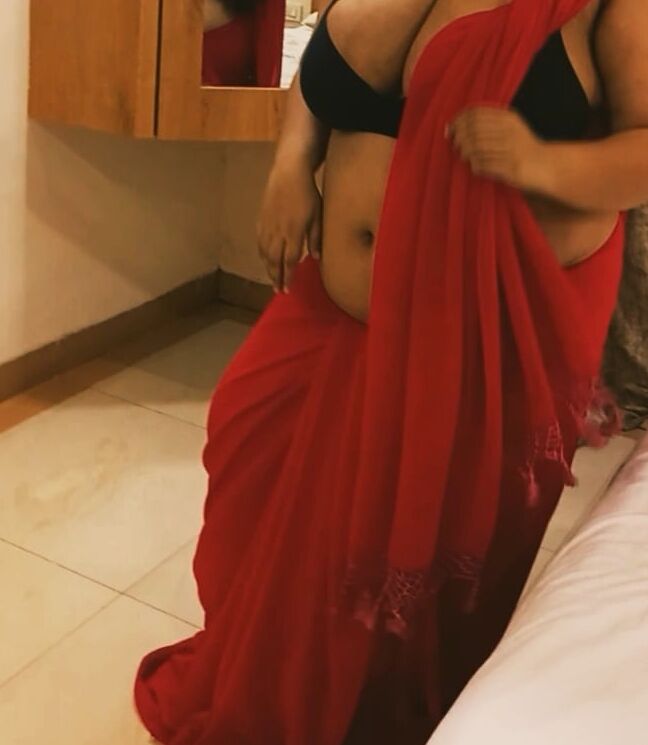 Desi Bbw Bhabhi In Saree