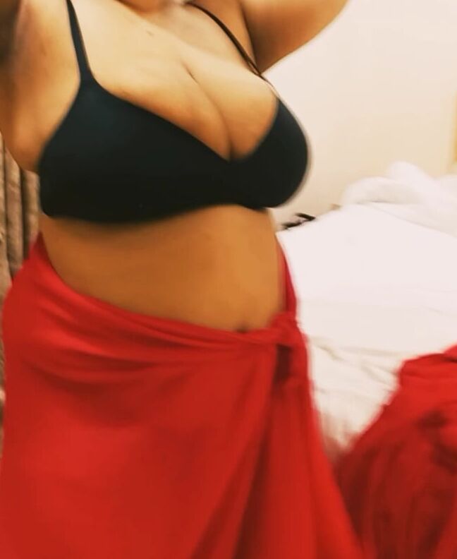 Desi Bbw Bhabhi In Saree