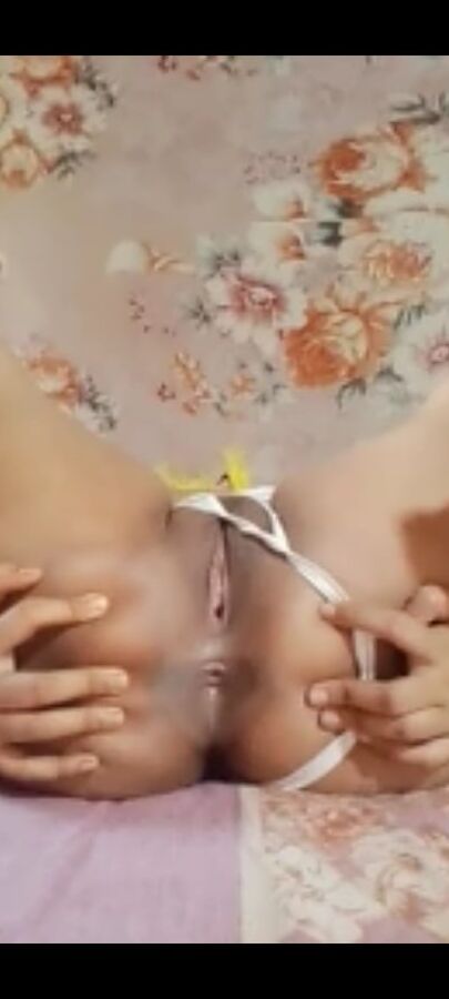 Deshi girl masturbating