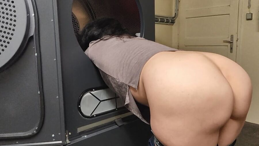 Hot Ass MILF Housewife