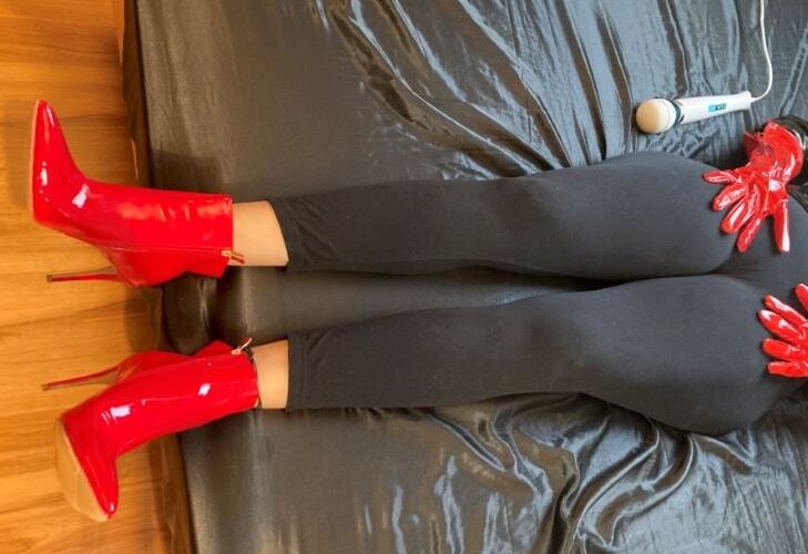 Red Ankle Boots, Black Leggings